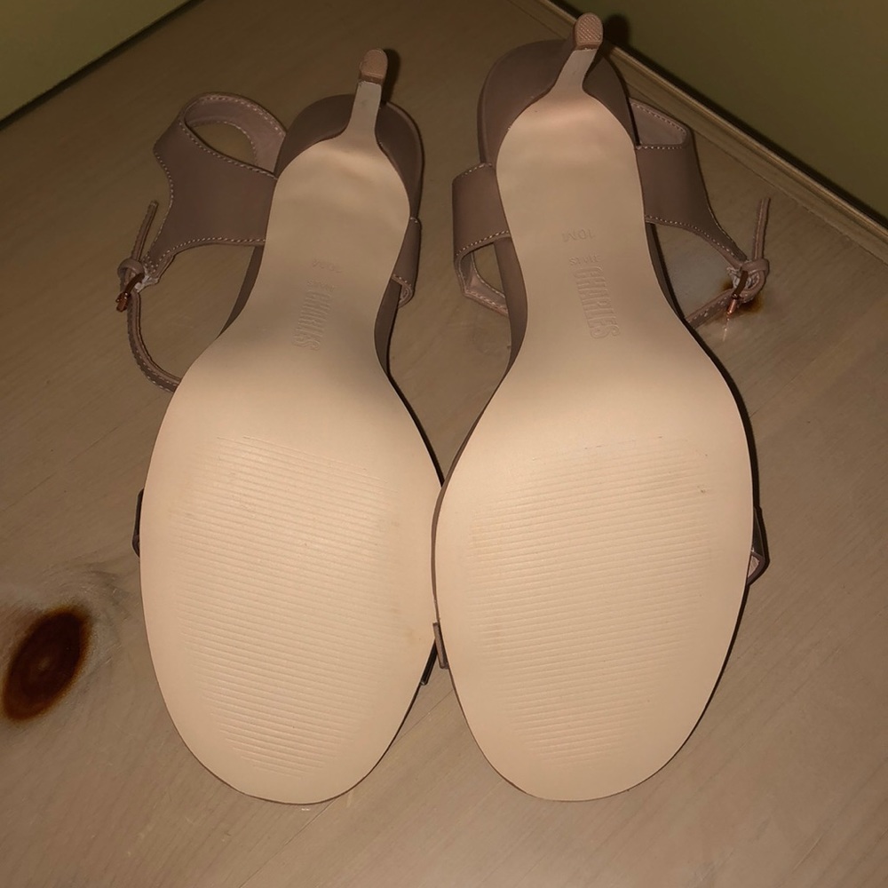❤️3 FOR $50❤️ NWOT 3inch Tan Heels with Gold Strap - Picture 5 of 6
